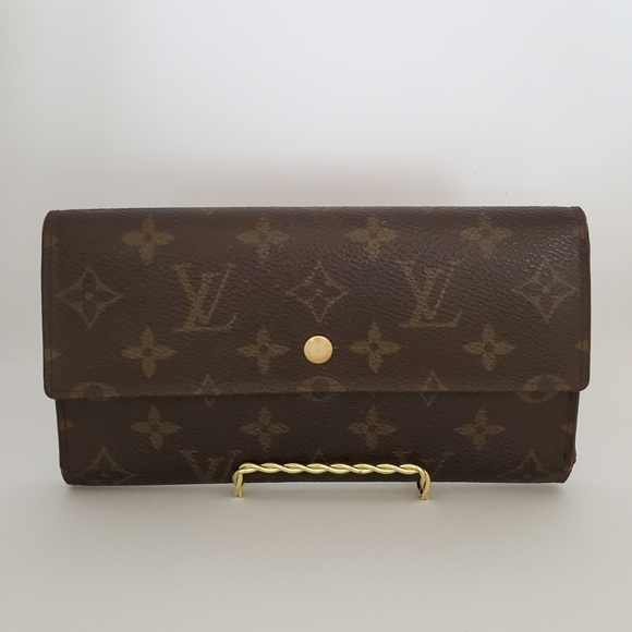 Louis Vuitton Handbags - Louis Vuitton Monogram International Wallet
